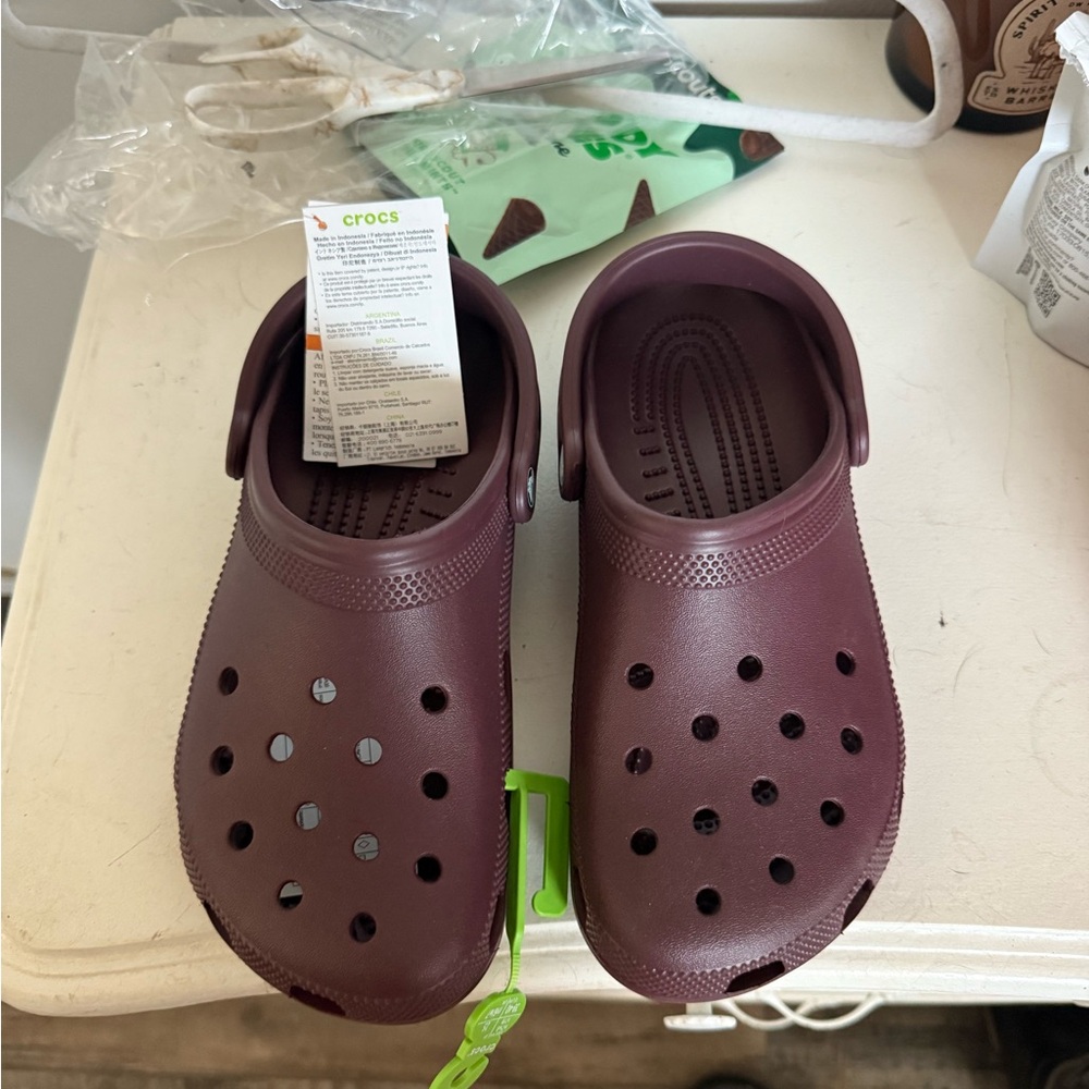 Crocs women’s Classic Clog - Maroon